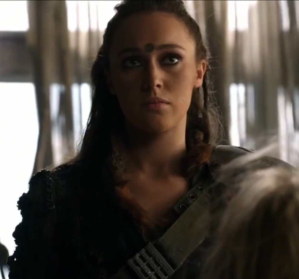Ormlycia's tweet image. Clarke stronger than me bc I would’ve forgave this woman quick looking like this