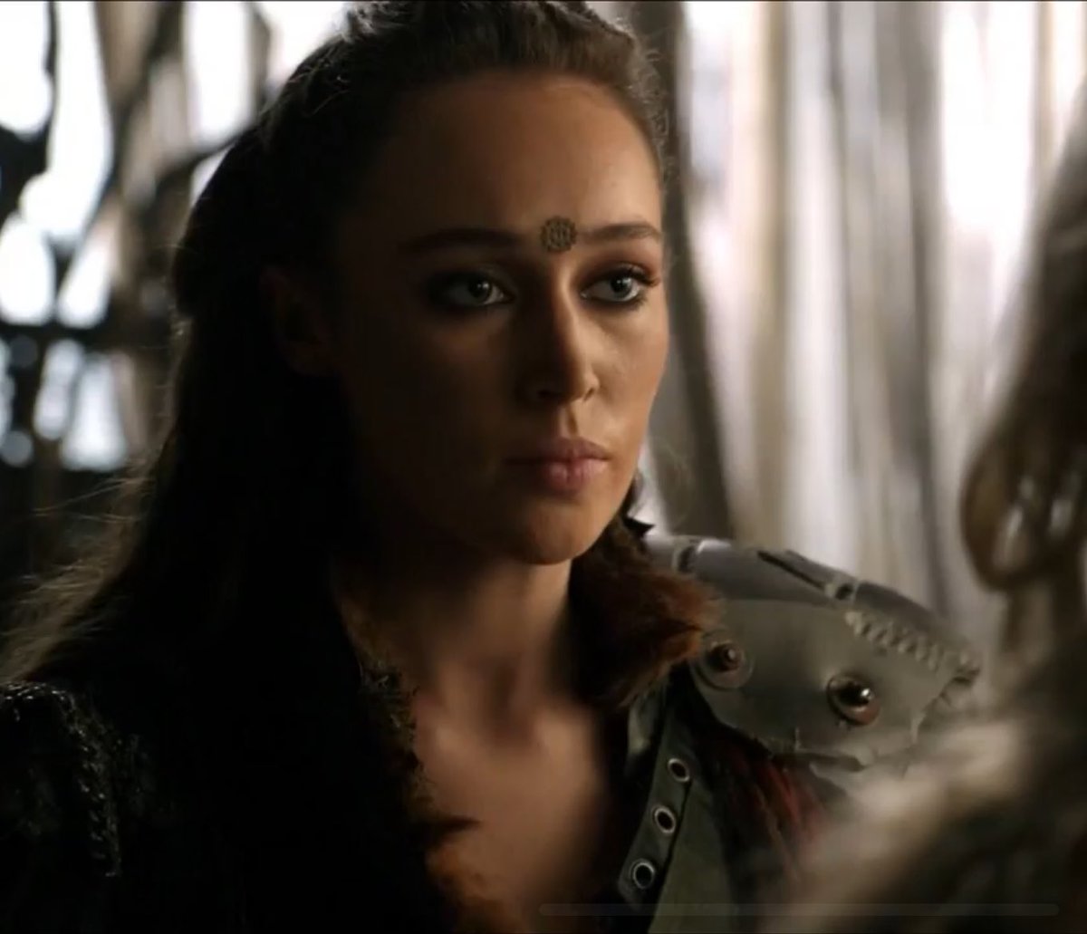Ormlycia's tweet image. Clarke stronger than me bc I would’ve forgave this woman quick looking like this