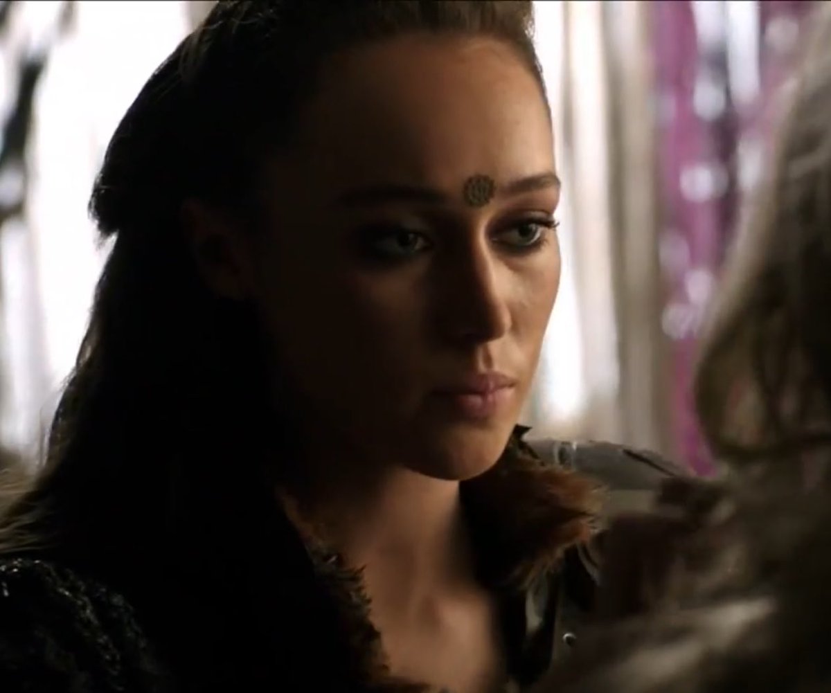 Ormlycia's tweet image. Clarke stronger than me bc I would’ve forgave this woman quick looking like this