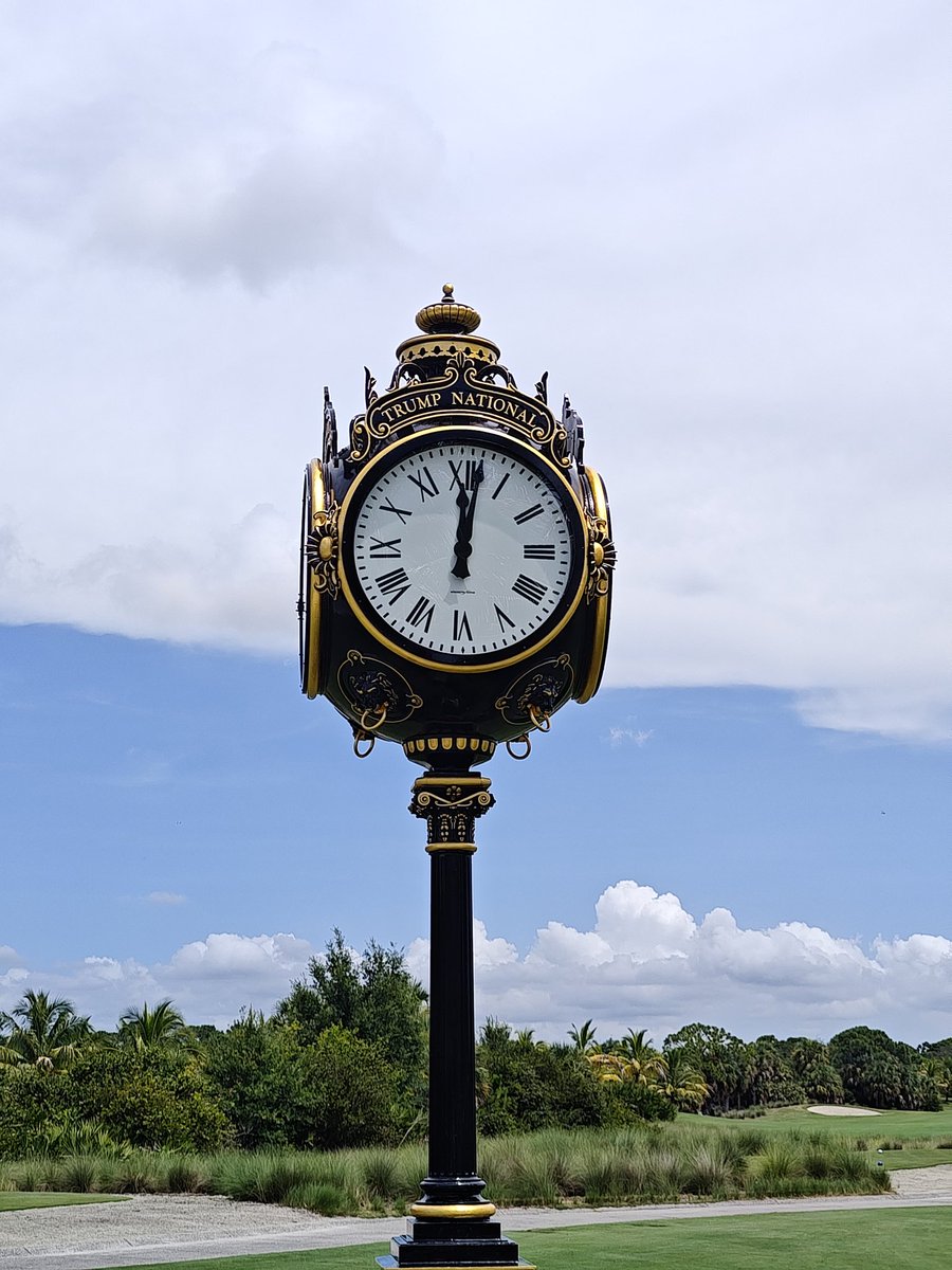 CapitolAdvocate's tweet photo. I'm not sure what time it is where you are but here at #TrumpNational it's Noon!
#45-47 #winnin https://t.co/ms4D9he3S3