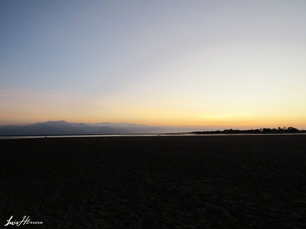 #AmaneceresGuajiros. Buenos Dias Mundo, de que lugar son estas @postalesguajiras, de esta puesta solar? . @LaGuajira; tierra de los amaneceres Irrepetibles. <a href="/seguidores/">seguidores</a> <a href="/destacar/">ISABEL FERNANDEZ AR</a> <a href="/PROCOLOMBIACO/">PROCOLOMBIA</a> <a href="/fonturcol/">Fontur Colombia</a> <a href="/mincultura/">MinCultura Colombia</a>