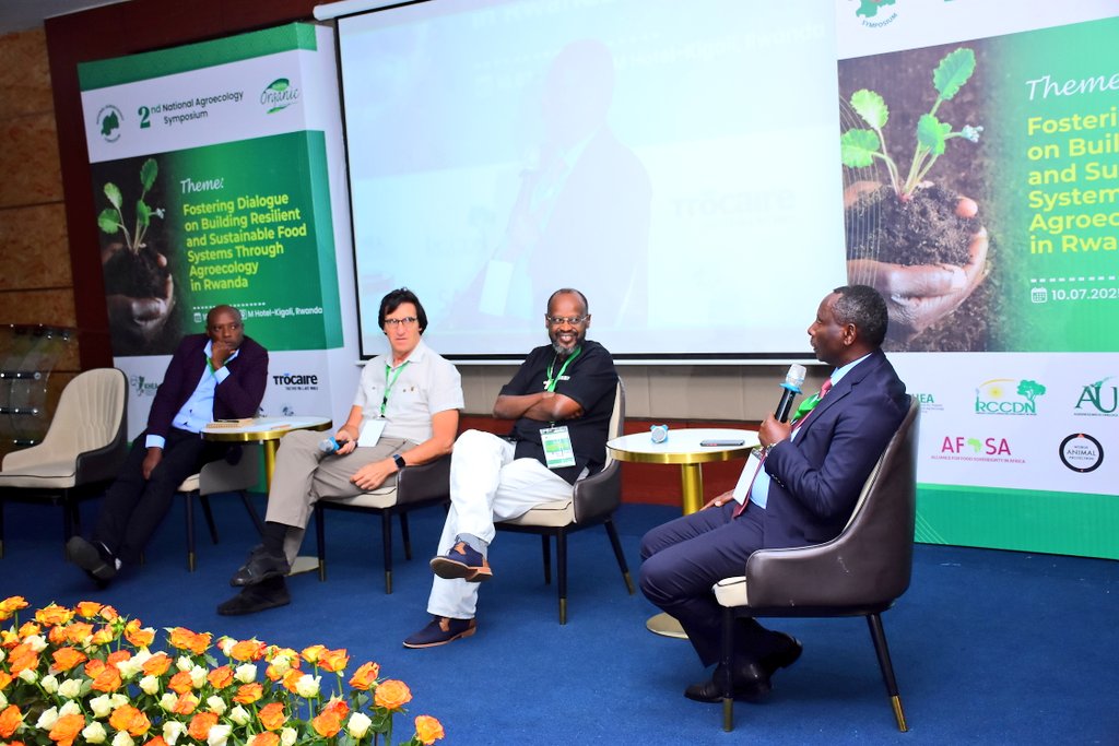 RccdnRwanda's tweet image. The @RccdnRwanda Coordinator, @vunifaustin1 led the learning experience and knowledge sharing session on the presented topics in regards to the 2nd National Agroecology Symposium.
@Afsafrica @RwandaRoam @EnvironmentRw @REMA_Rwanda @Million_Belay @MoveTheWorld @PACJA1 @trocaire