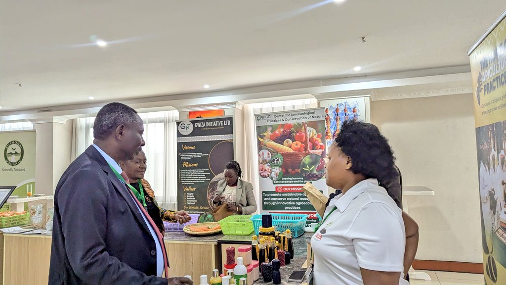 RccdnRwanda's tweet image. The @RccdnRwanda Coordinator, @vunifaustin1 led the learning experience and knowledge sharing session on the presented topics in regards to the 2nd National Agroecology Symposium.
@Afsafrica @RwandaRoam @EnvironmentRw @REMA_Rwanda @Million_Belay @MoveTheWorld @PACJA1 @trocaire