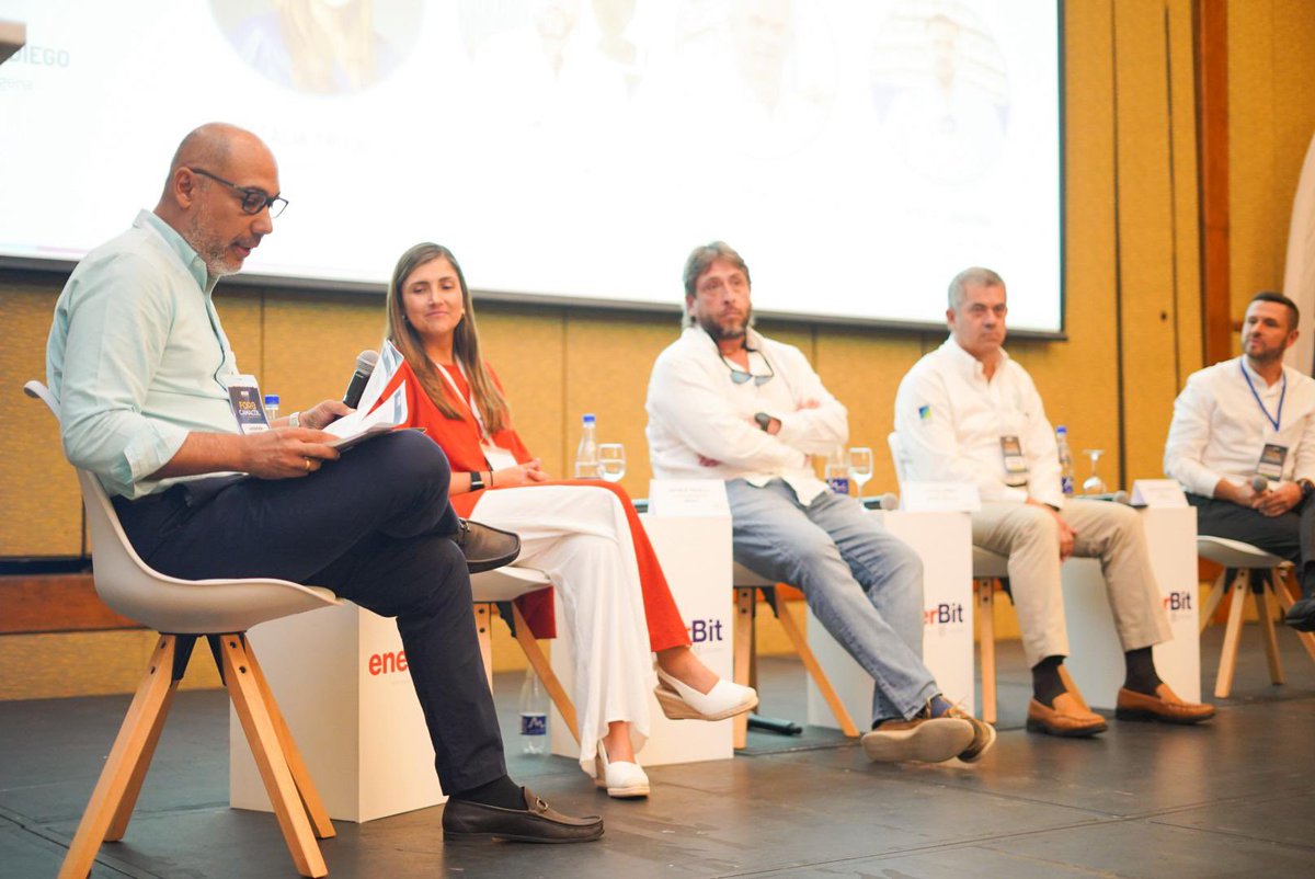 Camacol Bolívar (@camacolb) on Twitter photo “Cartagena está en un momento histórico. Un momento de cambio positivo. Cartagena no es la ciudad turística, también es la ciudad turística. Tiene unos polos de desarrollo muy potentes”, expresó <a href="/RSdelCastillo/">Rafael Simon del C</a> durante el panel.
La gran conclusión que integró las voces de los “Cartagena está en un momento histórico. Un momento de cambio positivo. Cartagena no es la ciudad turística, también es la ciudad turística. Tiene unos polos de desarrollo muy potentes”, expresó <a href="/RSdelCastillo/">Rafael Simon del C</a> durante el panel.
La gran conclusión que integró las voces de los