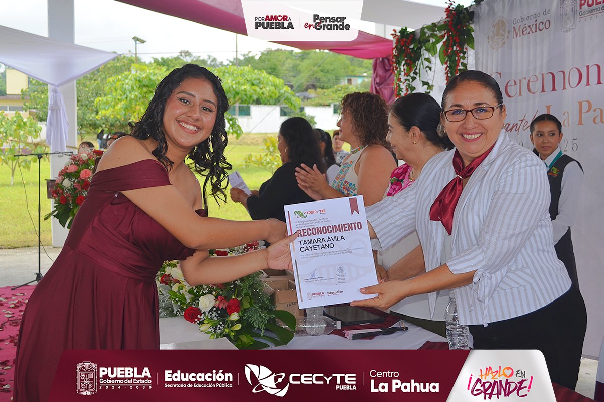 📷"Tu dedicación y esfuerzo son la clave de tu éxito. Sigue brillando y alcanzando tus metas".
Muchas felicidades a las y los alumnos que conformaron el cuadro de honor 📷 en el ciclo escolar 2024-2025.  📷📷
#PorAmorAPuebla #CECyTEPuebla #PensarEnGrande #HazloEnGrande