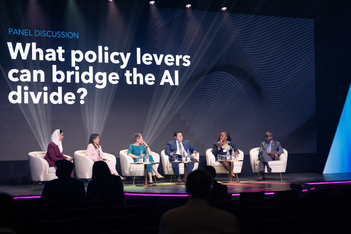 AIforGood's tweet image. The #AIforGood Global Summit wrapped up the day on Center Stage with closing sessions focused on practical ways to make #AI governance effective, equitable, and fit for purpose.
This evening’s sessions featured:
👉 How to Make AI Governance Fit for Purpose? with H.E. Eng.…