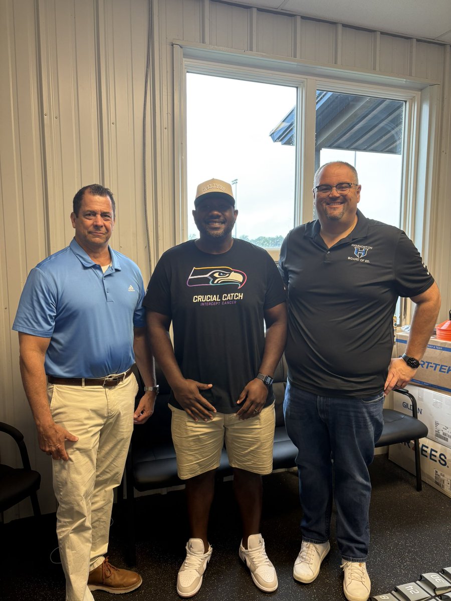 hammontonFB's tweet image. The 2025 Hammonton Football team would like to thank Rowan Alum and current Seattle Seahawks Head D-Line @Coach_Hinds for visiting Hammonton and working with and speaking to our team. @HHSdevilsports @Seahawks 
#WinTheDay #WakeUpTheEchoes