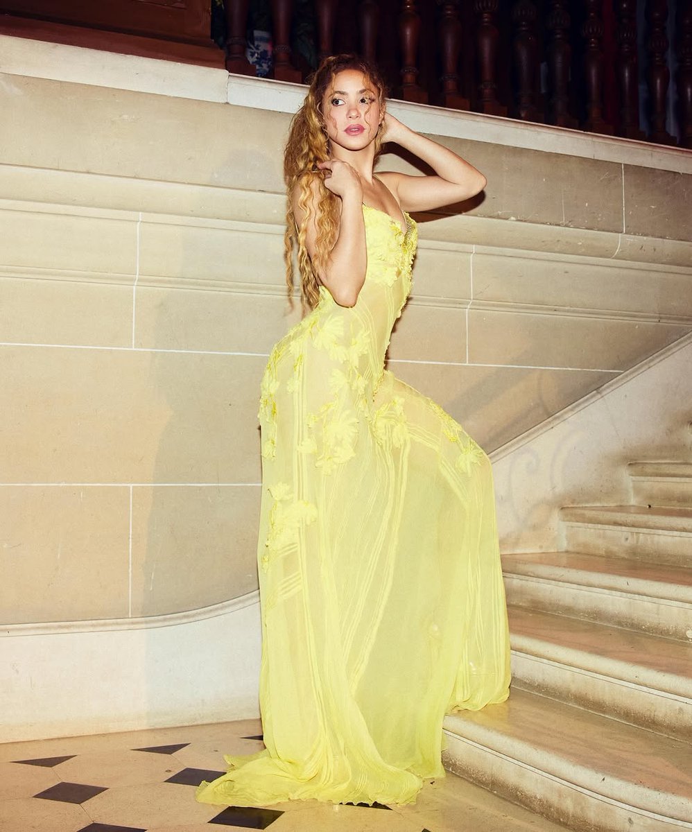 taykirahaze's tweet image. que lindo está el cabello de Shakira 🤤