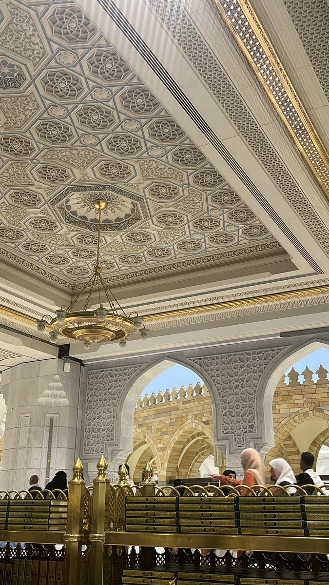 مين يبغى دعوه 
في الحرم وبين الاذان والاقامه