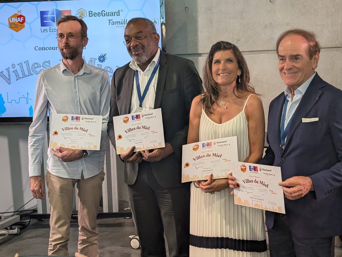 🐝🥇 Longjumeau sacrée "Ville de Miel 2025" !

Une médaille qui récompense bien plus qu’un bon miel :

🌿 Engagement pour la biodiversité
👨‍🌾 Travail passionné du Club Abeille
🍯 Production artisanale locale

Un grand bravo à toutes et tous !

#VilleDeMiel #Biodiversité #Abeilles