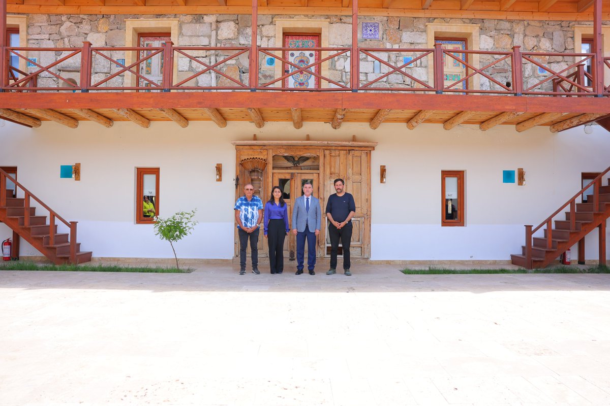 📍Kenan Yavuz Etnografya Müzesi

Valimiz Sayın <a href="/Mustafa_Eldivan/">Mustafa ELDİVAN</a>, Beşpınar köyünde bulunan ve Avrupa’da Yılın Müzesi seçilerek uluslararası alanda büyük takdir toplayan Kenan Yavuz Etnografya Müzesi’ni ziyaret etti.

🏛️ Ziyaret kapsamında müzeyi gezen Vali Eldivan, Müze Kurucusu