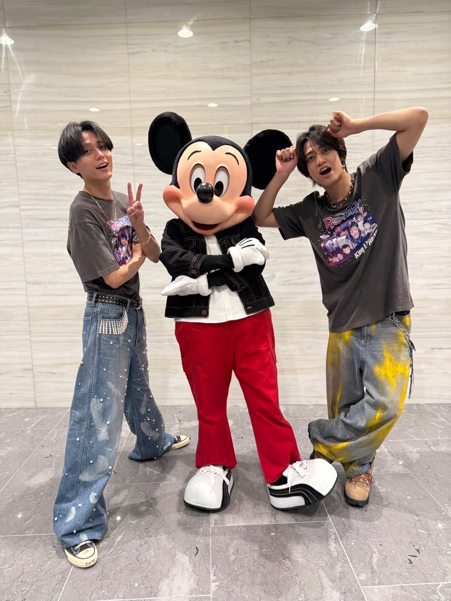 kp_official0523's tweet image. 昨日は僕たちのベストフレンド！
ミッキーがライブに遊びに来てくれたよ！

とっても楽しかったからミッキーとの写真をみんなにお届け！🎁

#WhatWeGot_奇跡はきみと
#ミッキーxキンプリ