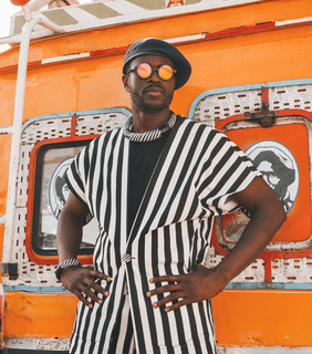 africapachanga's tweet image. Novedades en #AfricaPachanga con el bajista senegalés Alune Wade, Noanda, la kora de Maher Cissoko, el afrobeat de Kiala &amp;amp; AfroBlaster y la rapera Awa Khiwe. Además Nhu De Ped Bia, Mlimani Park Orch, De Frank Band, Angela Starr y Mahmoud Ahmed. Todo tuyo bit.ly/407wHR3