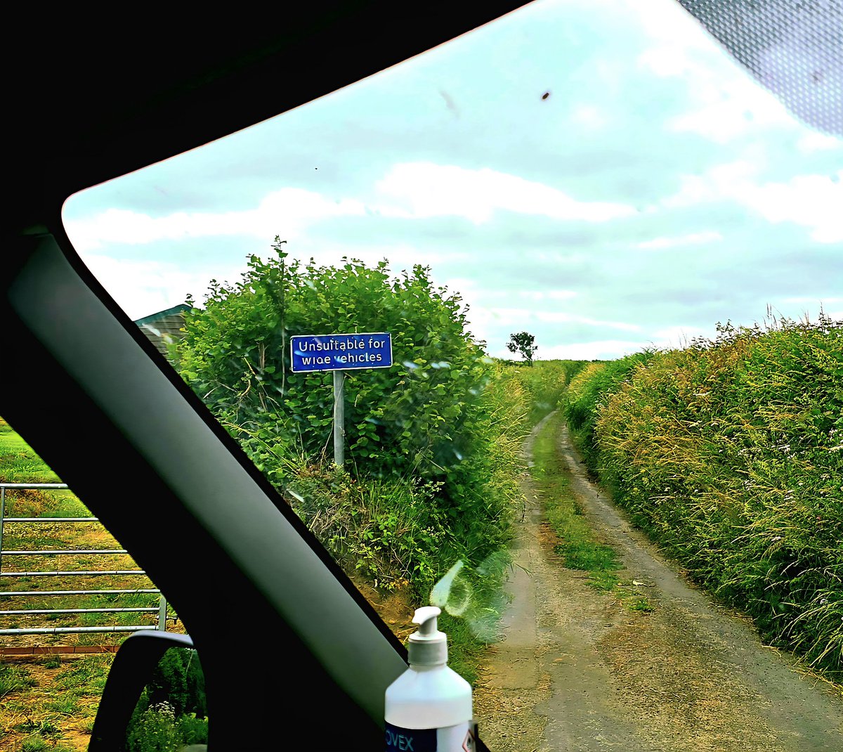 NonDiaCritical's tweet image. Muj ctvrtek v kostce.
🧊👇😳🤏🚚🇬🇧