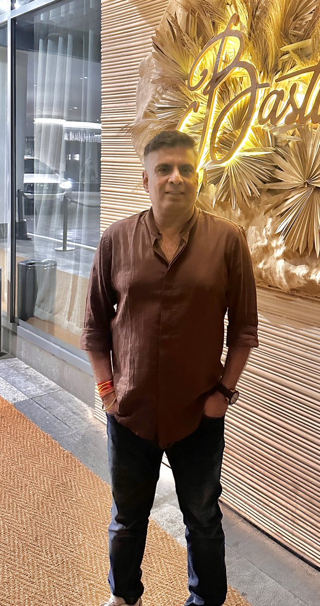 चलो एक काम करते हैं, ये शहर तुम्हारे नाम करते हैं।