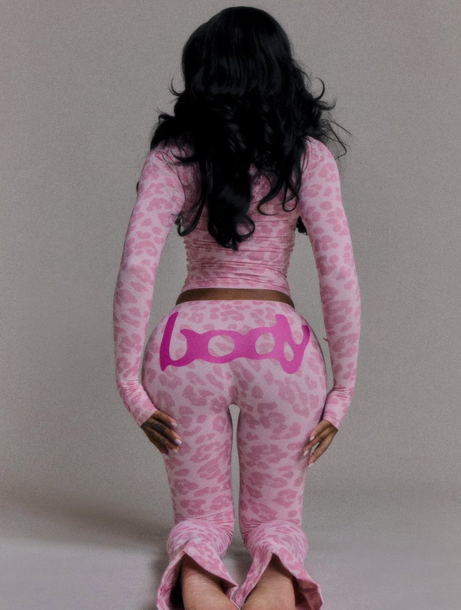theelibrat's tweet photo. If you’re on my body , put some @Bodybyraventracy on my body 💕 #bodyby https://t.co/QvYTUKzgXr