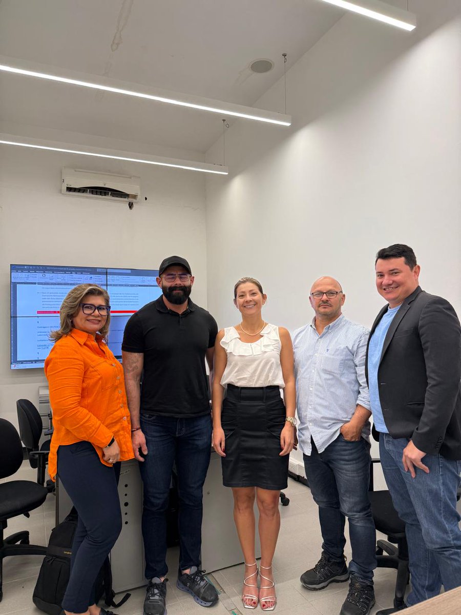 Avanzamos para que lo que se dice se haga, por eso participamos con entusiasmo en la reunión convocada por la Subdirección de Transporte del Área Metropolitana de Bucaramanga para deliberar en una mesa de trabajo técnico, con el fin de avanzar en la concertación para la