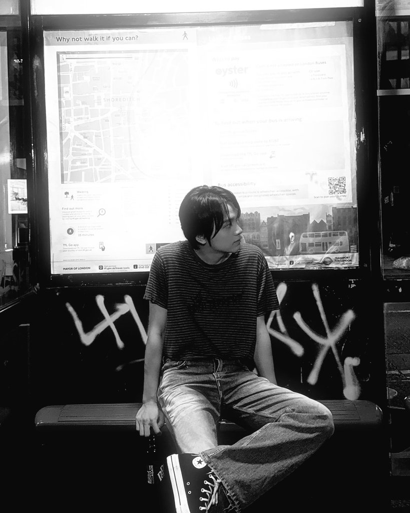 For a sec, calm kissed my chest—wind slid soft, tellin’ me night’s grows deeper. I just stayed silent there, frozen in hush, while my mind and heart kept talkin’ loud in a world that finally went quiet.