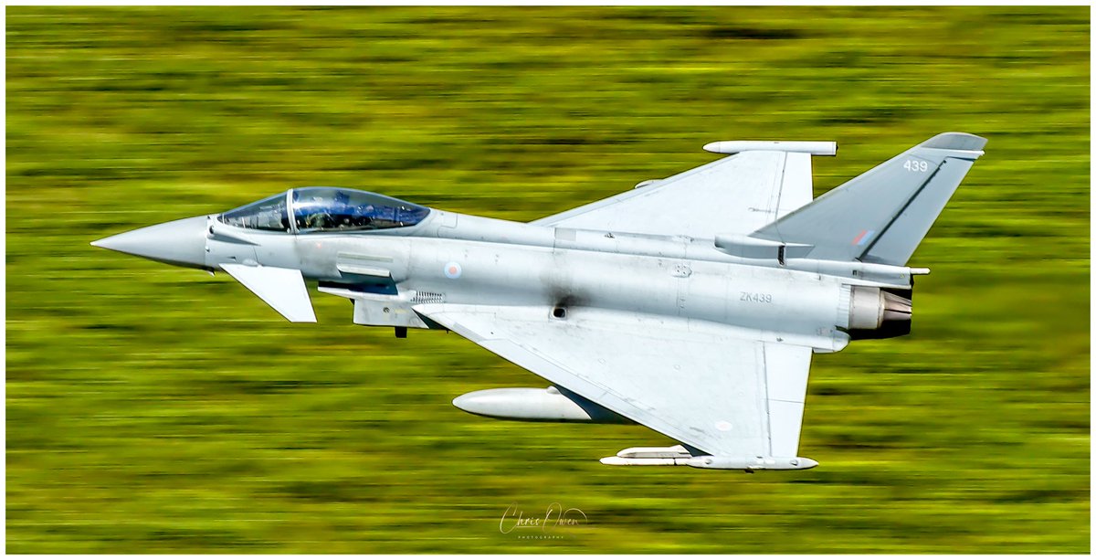 cwo1983's tweet image. A day to remember in the Mach Loop!! 📸🏴󠁧󠁢󠁷󠁬󠁳󠁿🇺🇸🦅

3 x Typhoons (CHAOS FLT) @RAFConingsby 
4 x F15s (ANIMAL FLT) @48FighterWing
2 × A400M (JIGSW96 + DREAD)@RAFBrizeNorton 
2 × Hawks @RAF_Valley