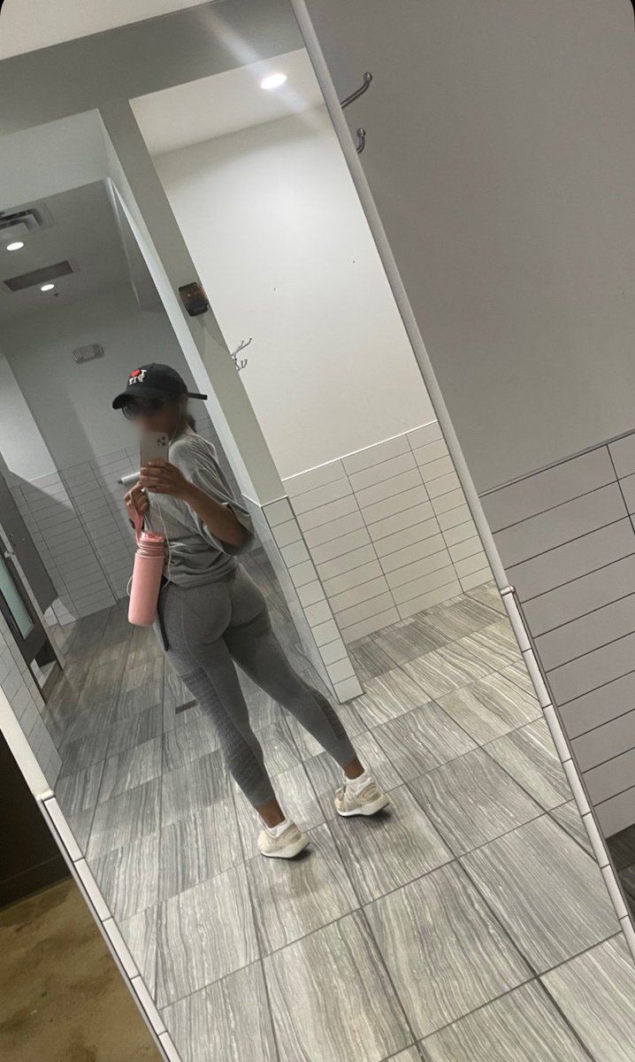 coricavalli's tweet photo. Gym built 💪 
Otw to get my a$$ fatter 😘 lol

https://t.co/tNwEn5VaKk https://t.co/VG26eOEEgT