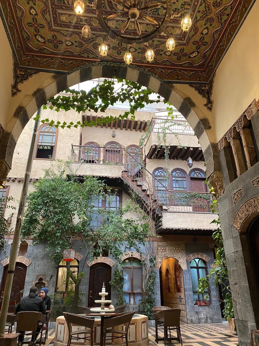zainshamss's tweet photo. نحن السوريين كيف قدرنا نترك هي البيوت و نعيش بالشقق؟ https://t.co/0w9xkNBZUe