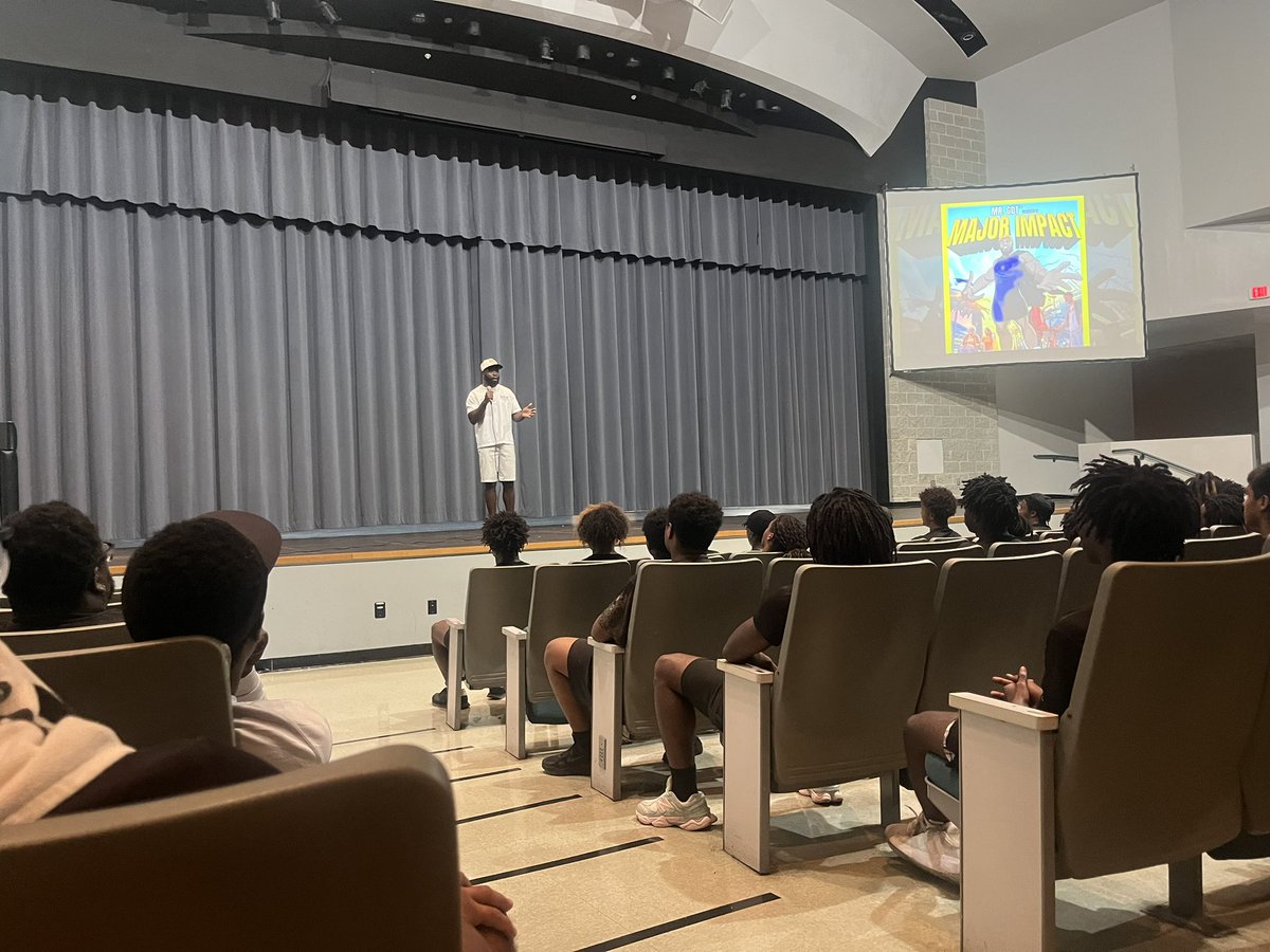 CoachSamCurry's tweet image. Huge thank you to @LilMade21 for coming out and speaking to our Royal Palm Beach HS football players 🙌🏾💯

Your message about kindness and sharing your powerful life journey truly hit home. Our boys were locked in, focused, and walked away inspired. #NewRoyal #MajorImpact