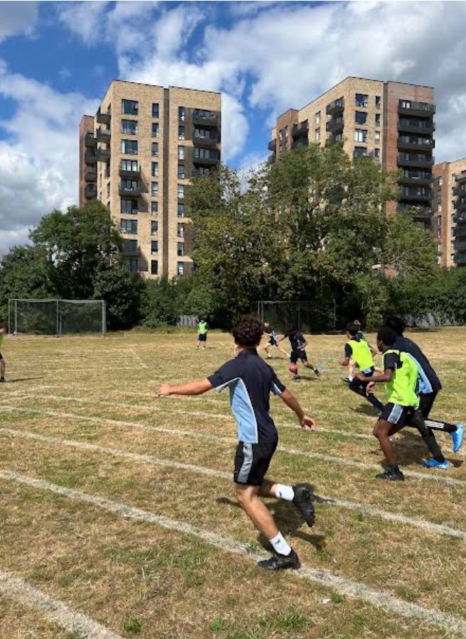 Another solid pre-season training session for the 9B team!
Fantastic effort from everyone involved – the energy, commitment, and teamwork were top-notch. Looking forward to a strong and exciting football season ahead. Keep up the great work, team!