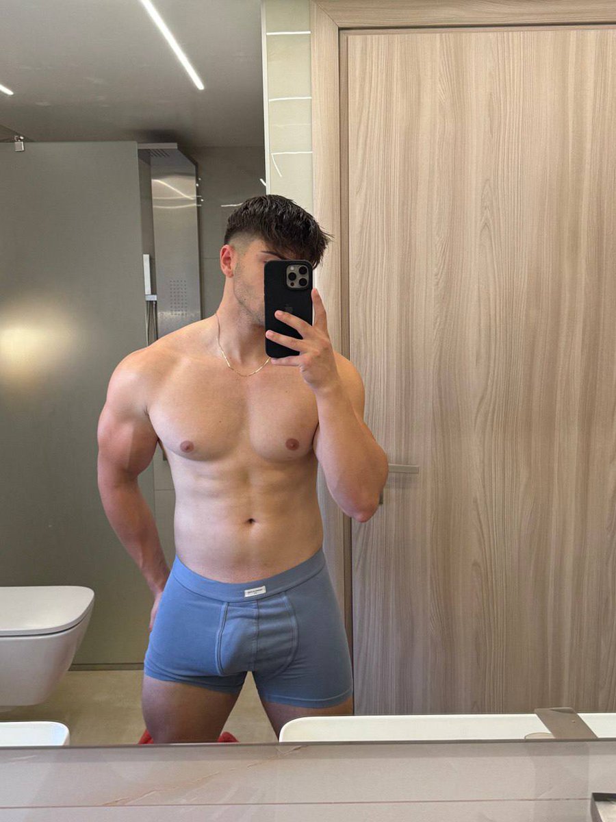 Any b0ttms that looking for a bf?