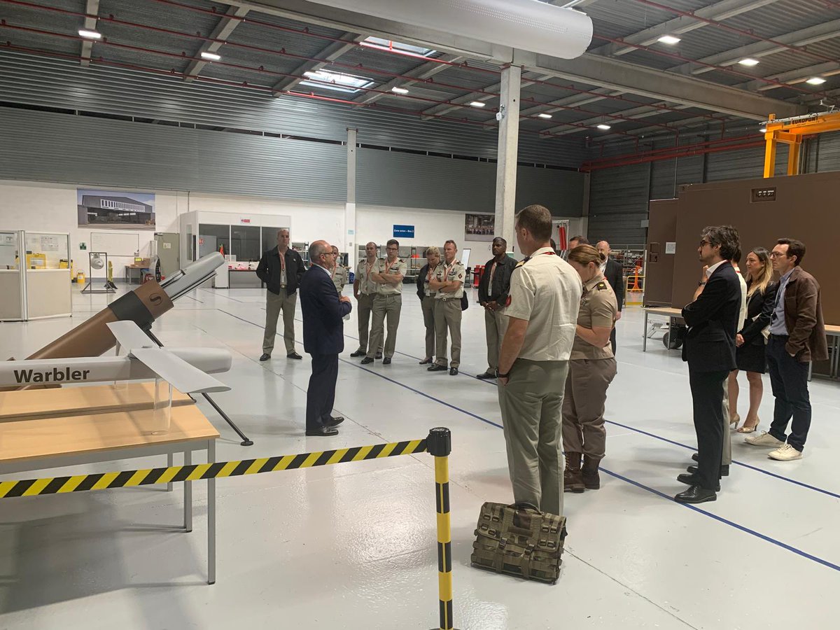 EdgTerre's tweet photo. Une partie de la P138-2 s'est rendue à Eragny sur le site de Safran.
Ils ont pu découvrir une partie des matériels que cette société developpe pour les armées :
- centrales inertielles
- drones et munitions rôdeuses
- brouillage et leurrage
- moyens optroniques https://t.co/aVewufqoS2