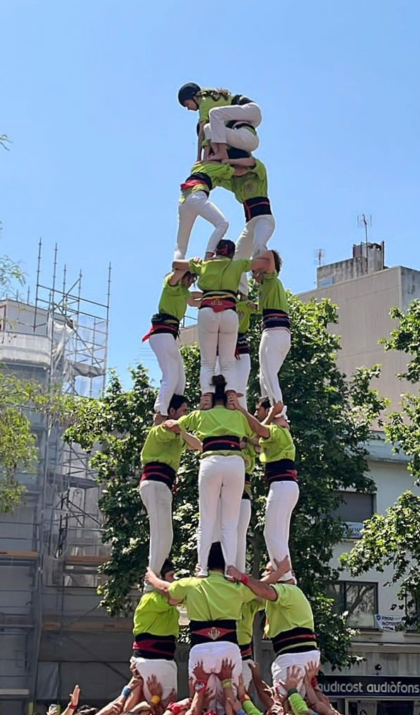 Tres colles de 7 trenquen sostres.
▶️ Els casos de la Colla Castellera de l’Esquerra de l’Eixample, els Castellers de la Selva i Castellers de Viladecans:
👉revistacastells.cat/2025/06/tres-c…
#castellers #castells