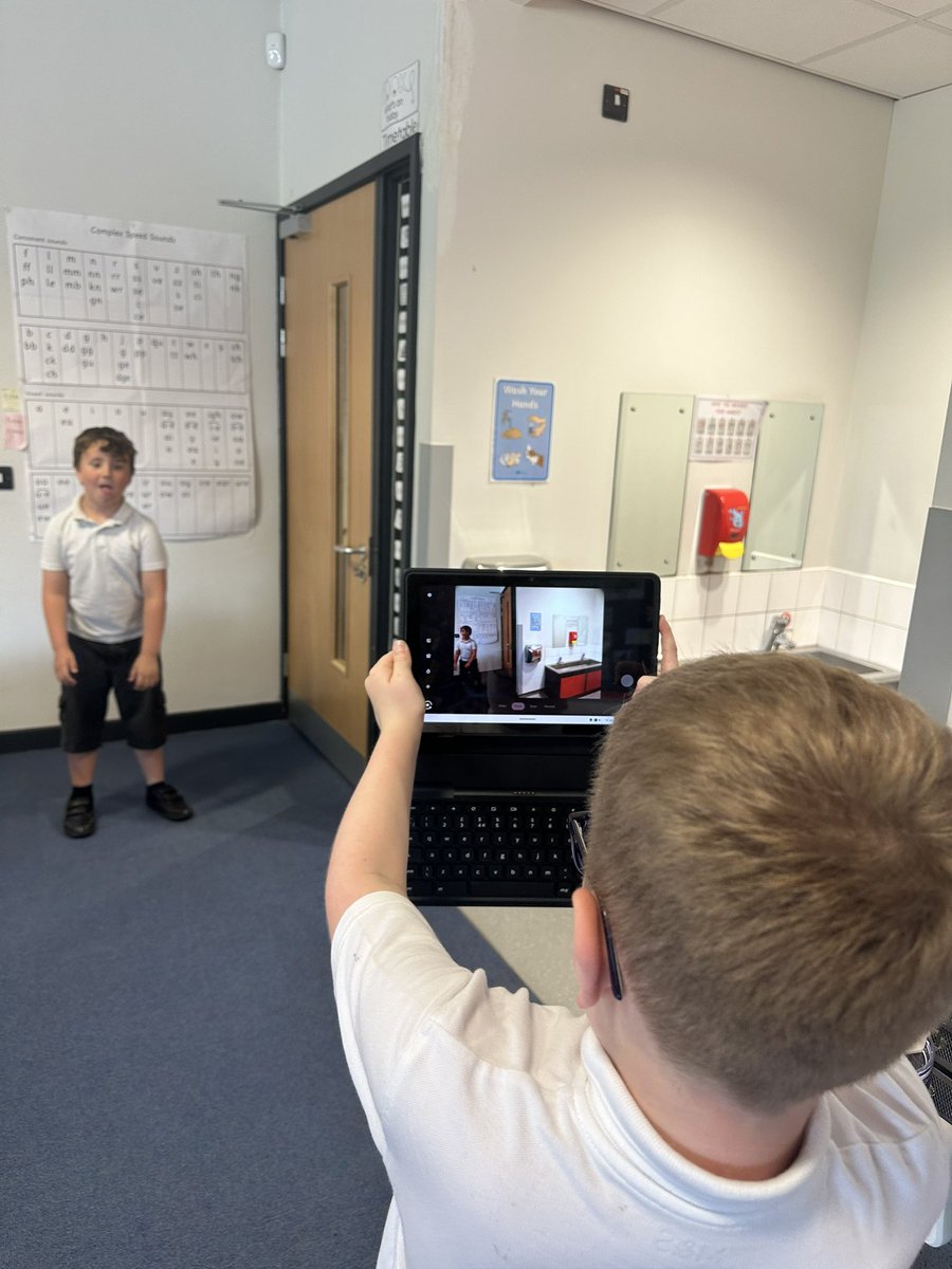 GCPYEAR2's tweet image. In our Computing Day today we learnt about digital photography. We took photos, explored light, framing and subject and had a go at editing our photos too! @PrimaryGreat #gcpcomputing #DelightandJoy