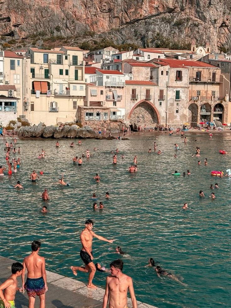 AlpacaAurelius's tweet photo. the more time you spend swimming in the sea, the more you realize that nothing else matters other than peace of mind &amp; nature https://t.co/Fk21mhdISF