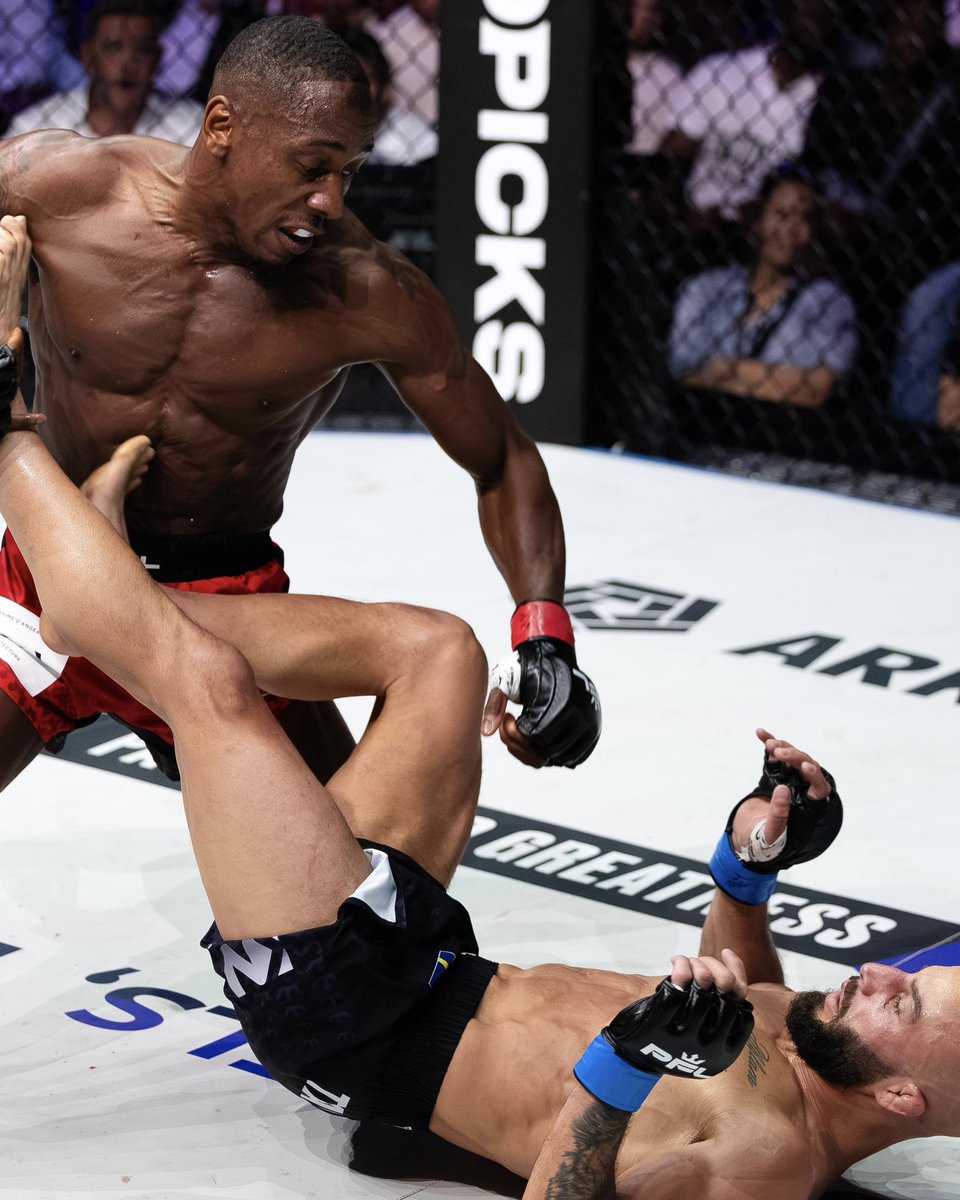 𝘿𝙀𝘽𝙐𝙏 𝙒𝙄𝙉! 🇫🇷

Taylor Lapilus put on a striking clinic in his PFL debut last weekend, where he defeated Ali Taleb via unanimous decision!

Who’s next for Taylor?