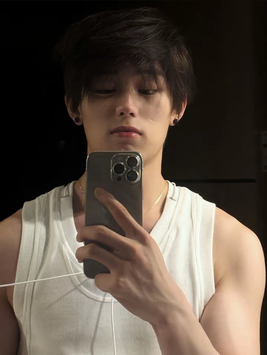 hxnwen's tweet image. i want him.