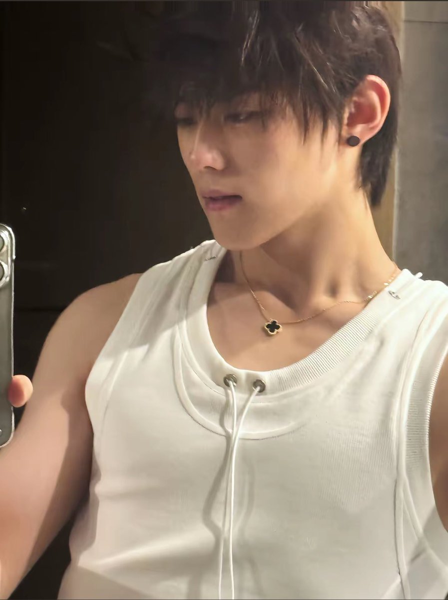 hxnwen's tweet image. i want him.