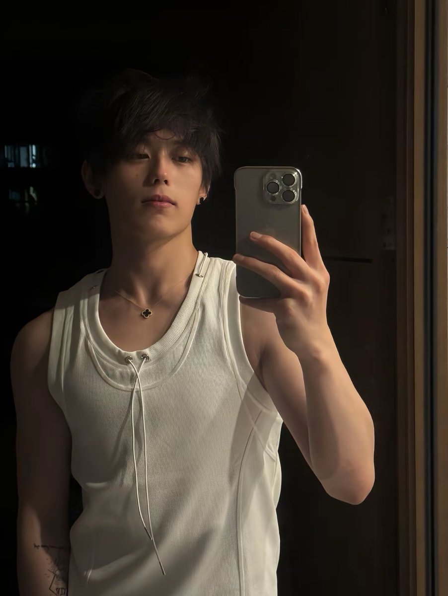 hxnwen's tweet image. i want him.