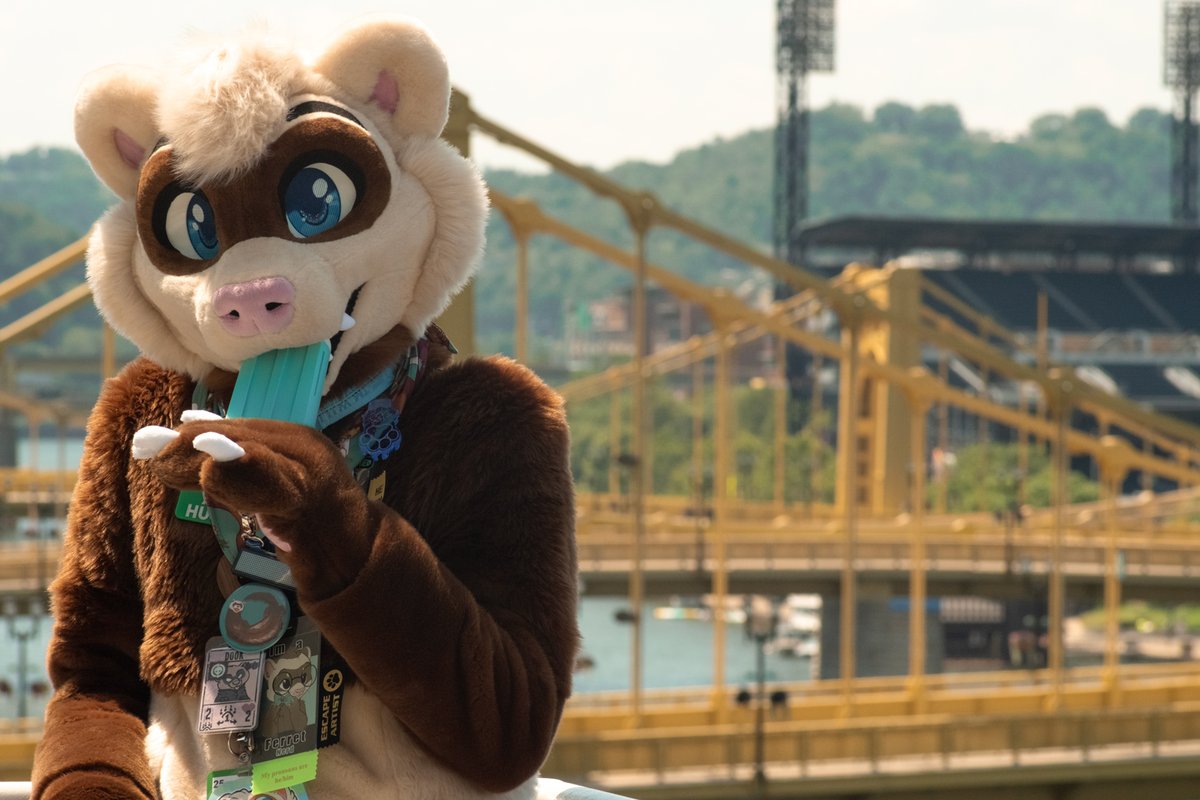 Ymmotehl's tweet image. Popsicle anyone? Going to start posting convention photography here for a while~
Photo taken of: @dook_ferret
#anthrocon25 #anthrocon2025