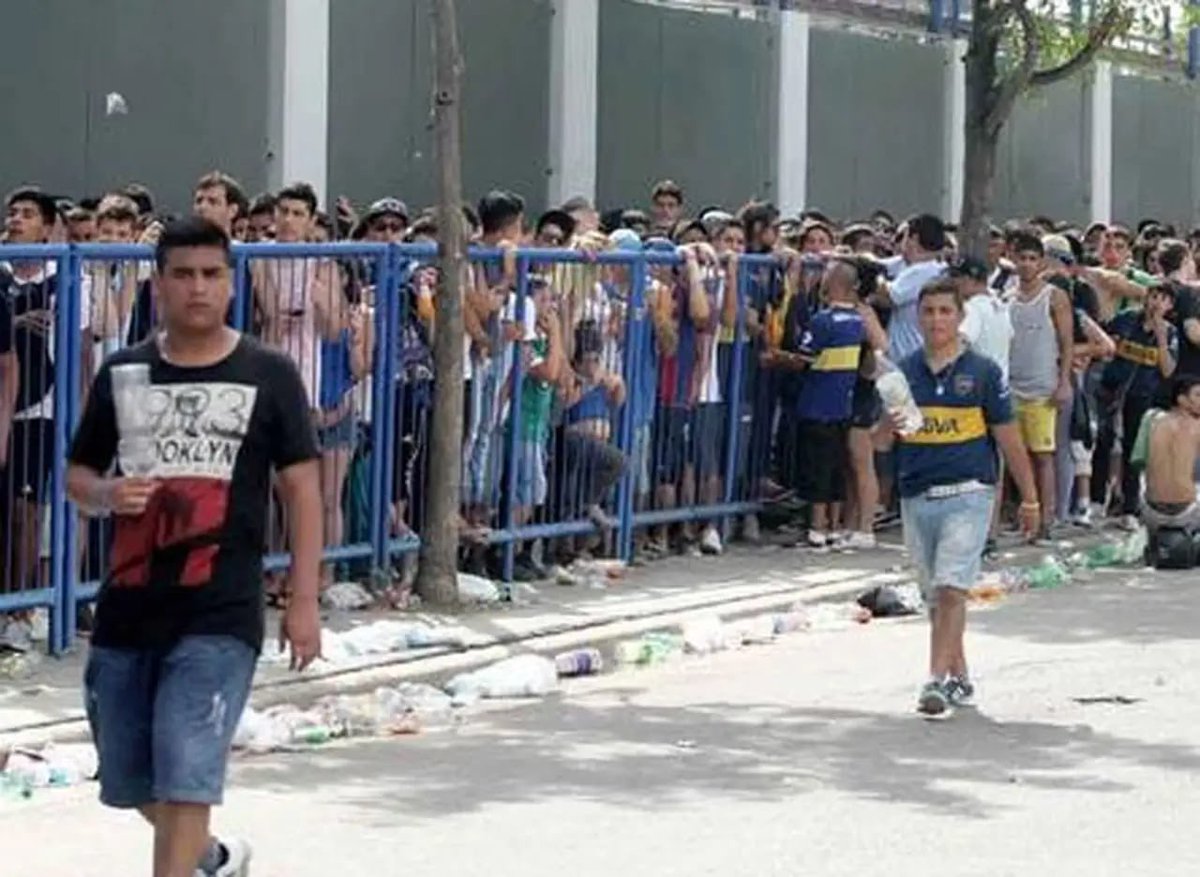 BocaEsPueblo's tweet image. BOMBONERA PARA TODOS
Esta tarde en el club se llevará a cabo la presentación de Leandro Paredes en su vuelta a casa. Eso nos pone contentos, pero lo que mas contentos nos pone es que esta tarde La Bombonera abrirá sus puertas para TODOS los hinchas, GRATIS, y sin necesidad de…