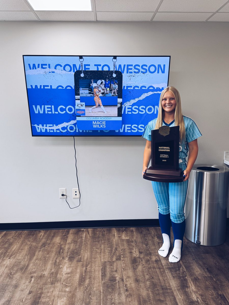 macie_wilks's tweet photo. I had a great day yesterday with @CoLinSoftball !! I am so thankful to have received my first offer to play at the next level!! I can’t wait to see what the future may hold!!! https://t.co/kSDVuOqyIm