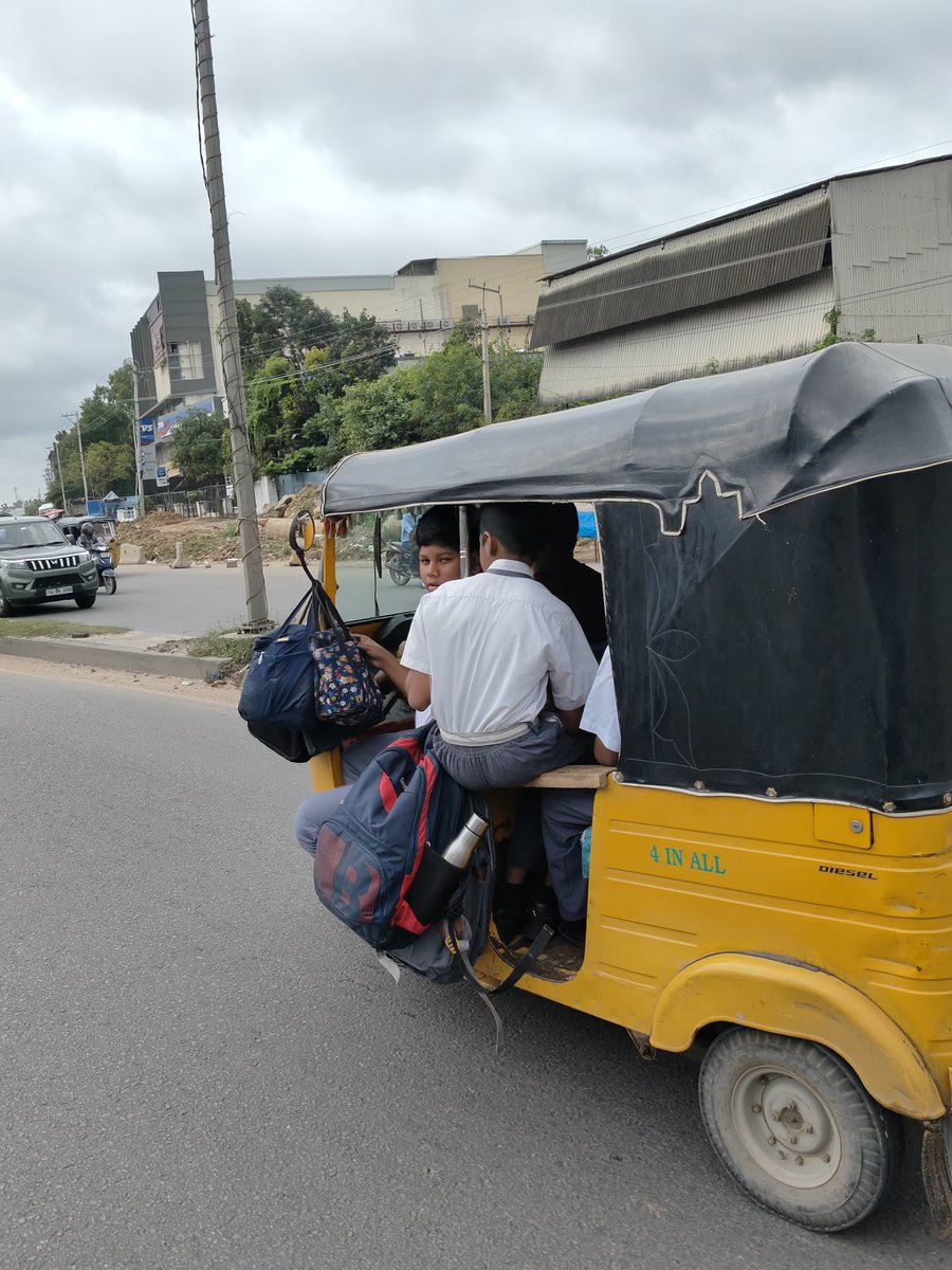 Overloaded school autos in #Hyderabad r sparking safety concerns, with many carrying twice their capacity. Authorities acted on 1 complaint, counselling driver, school, and parents. However, such violations remain widespread. Citizens urge stricter enforcement of transport norms