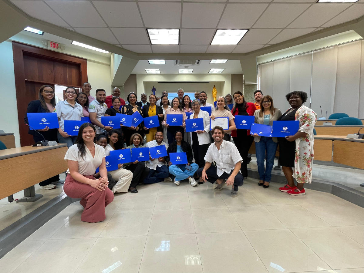 UNWTOAcademy's tweet image. El turismo sostenible fue eje de los talleres de #innovación de ONU Turismo en República Dominicana, reuniendo a 50 emprendedores en Santiago y Santo Domingo para fortalecer un sector clave (6,9% del PIB). Analizaron retos y estrategias para #MiPymes, que son el 80% del sector.
