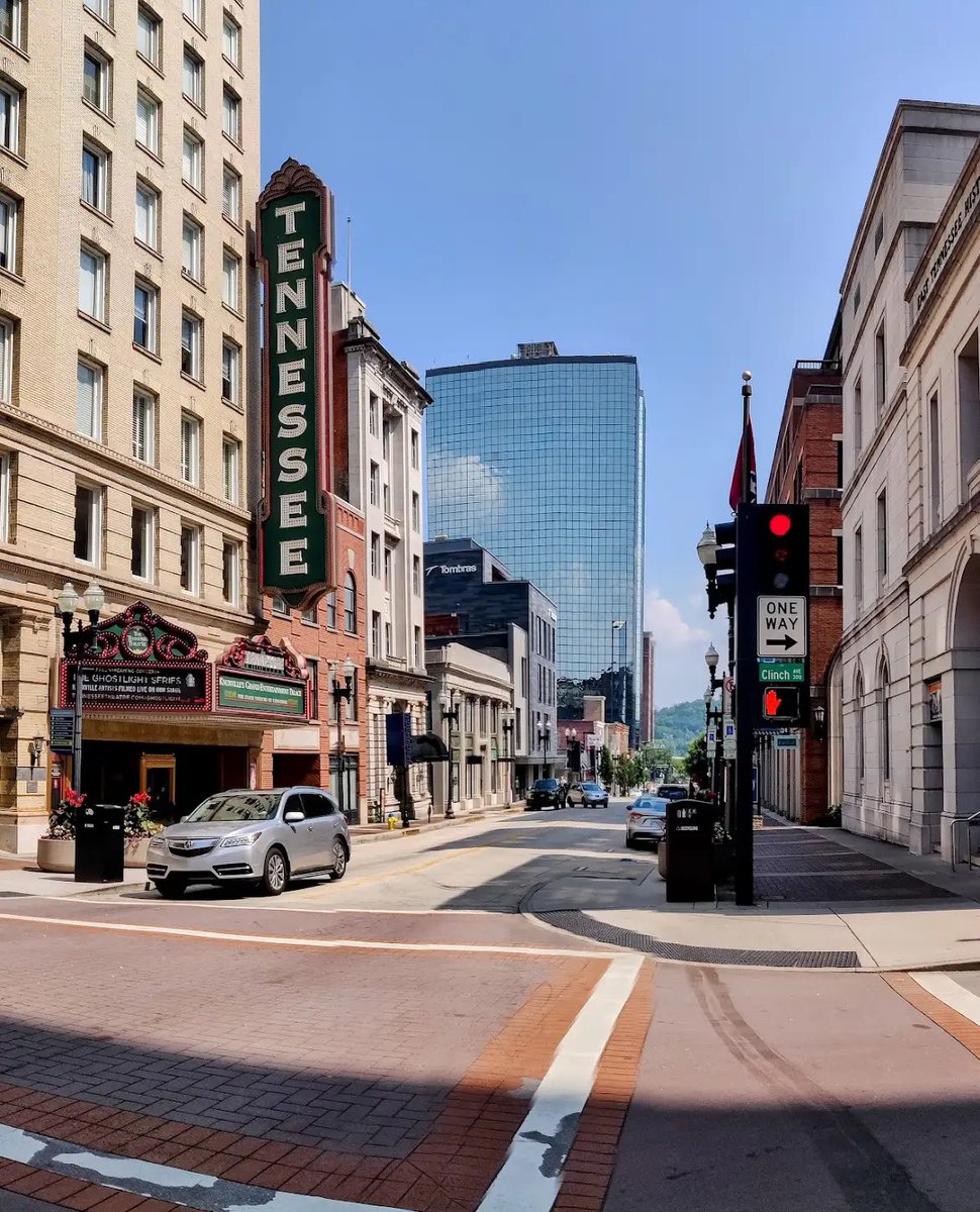 ExMiserian597's tweet image. Knoxville, TN (UT Knoxville) (Knox County)
68% White, 16% Black
35.6% college educated
Median household income: $50,183
2004: Kerry +1.3 🔵
2008: Obama +4.1 🔵
2012: Romney +0.6 🔴
2016: Clinton +6.1 🔵
2020: Biden +16.0 🔵
2024: Harris +12.7 🔵