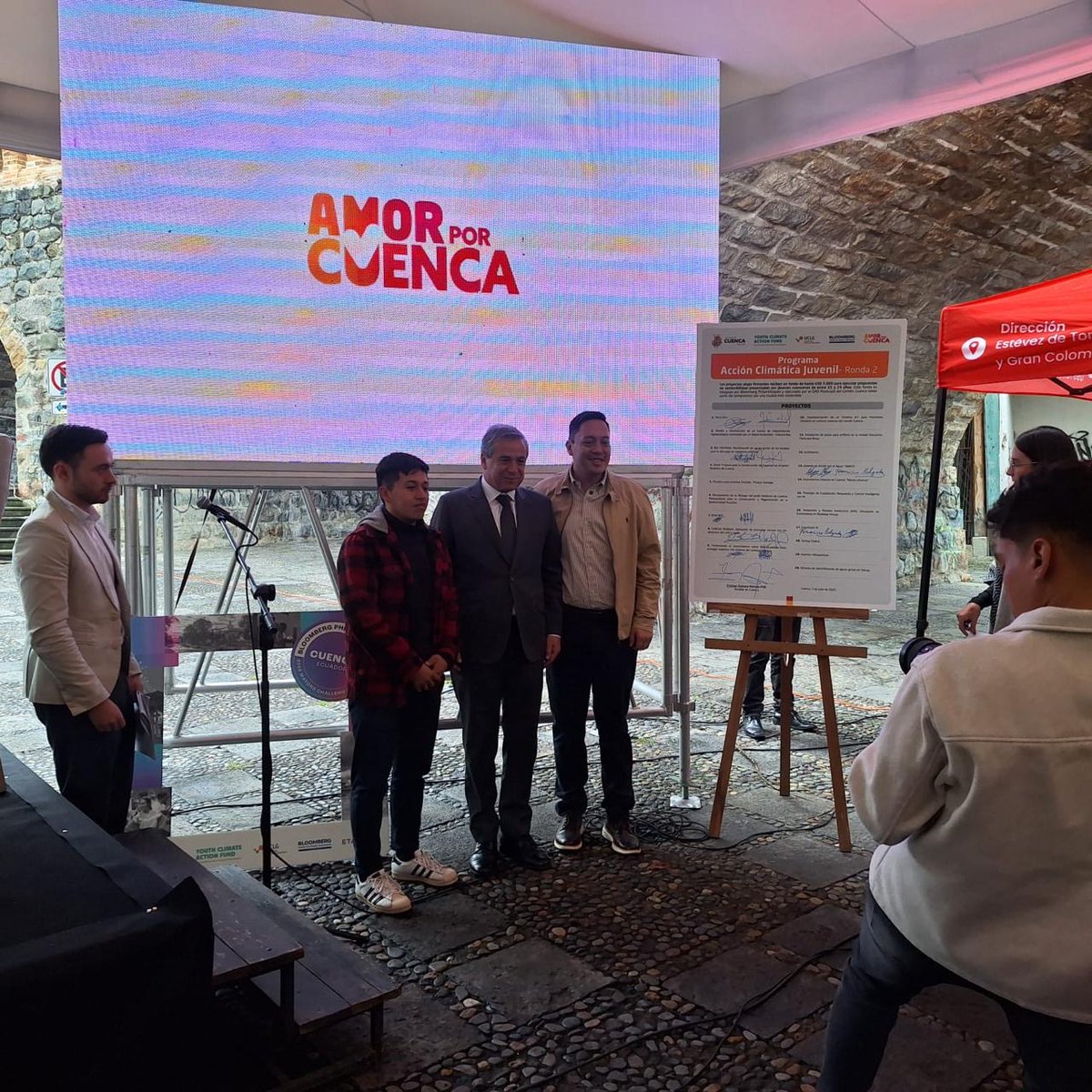 swach_ec's tweet photo. El proyecto Centinelas SWACH de la @uazuay fue seleccionado en el Concurso Acción Climática Juvenil por su innovación en ahorro de agua y educación ambiental
Además #Cuenca es finalista del #RetoDeAlcaldes de Bloomberg Philanthropies con AQUASMART basado en investigación de SWACH https://t.co/zhJ9SfrmzL