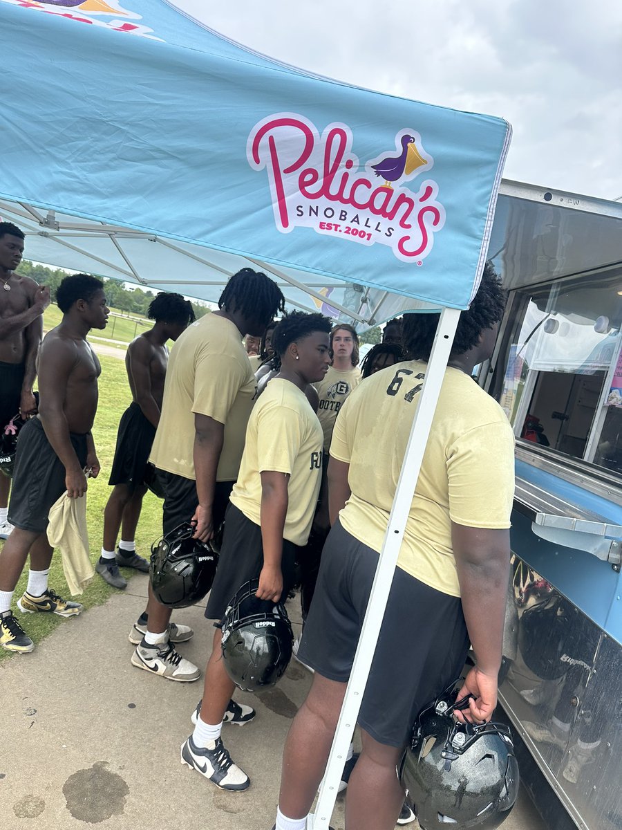 Special Thanks to the Gaffney Football Booster Club and Pelicans Snoballs of Gaffney for cooling off the boys today after workouts! Another Great week of Work‼️ #Chasing19