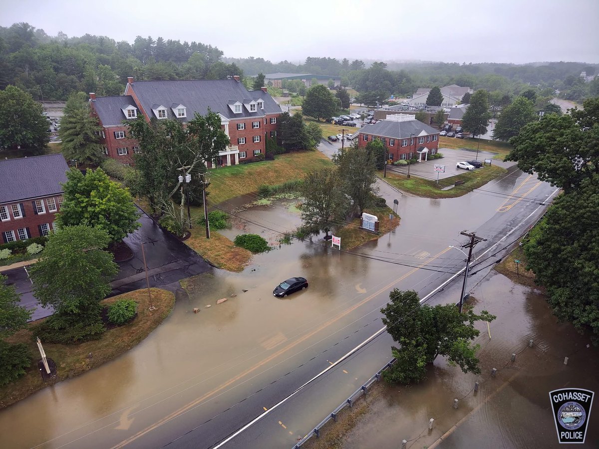 CohassetPolice's tweet image. We are working to open all roads. There is still significant water on certain sections of road, including Rte. 3A, Beechwood by Norman Todd, Linden Drive, and others. If there is a barricade blocking the lane, DO NOT GO AROUND IT.