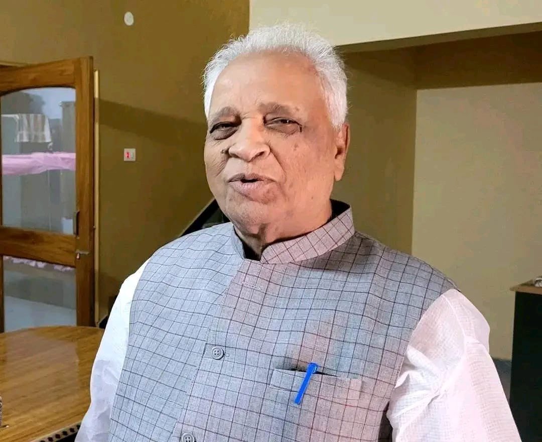 दुखद खबर ! 

हम सभी के नेता मज़दूरों के बुलंद आवाज़ पूर्व सांसद एवं पूर्व मंत्री आदरणीय चन्द्रशेखर दूबे उर्फ़ ददई दूबे जी के निधन की खबर से मन दुखी है।

ईश्वर से प्रार्थना है कि उन्हें अपने श्री चरणों में स्थान दें एवं परिजनों इस दुख सहन करने की शक्ति दें।

विनम्र श्रद्धांजलि 💐