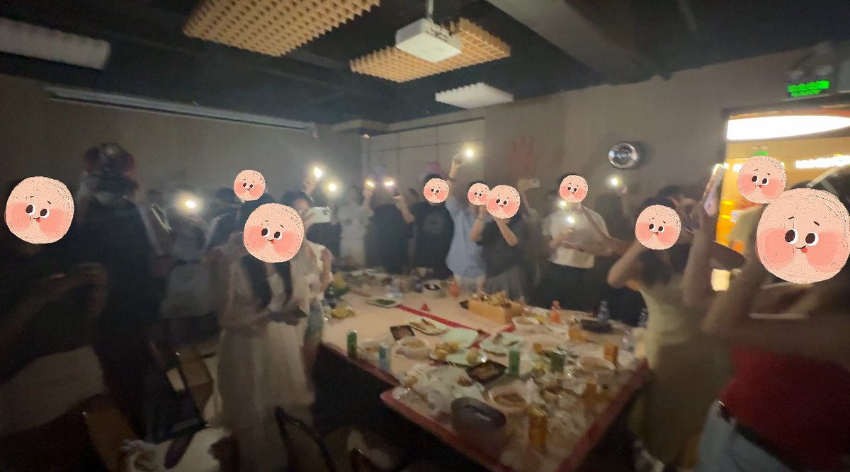 和世另我一起过生日啦 <a href="/cherria_okx/">Cherria</a> 

今天感受到了超多的爱～
新的一岁，继续好好工作、好好生活，好好爱身边的大家💪🏻