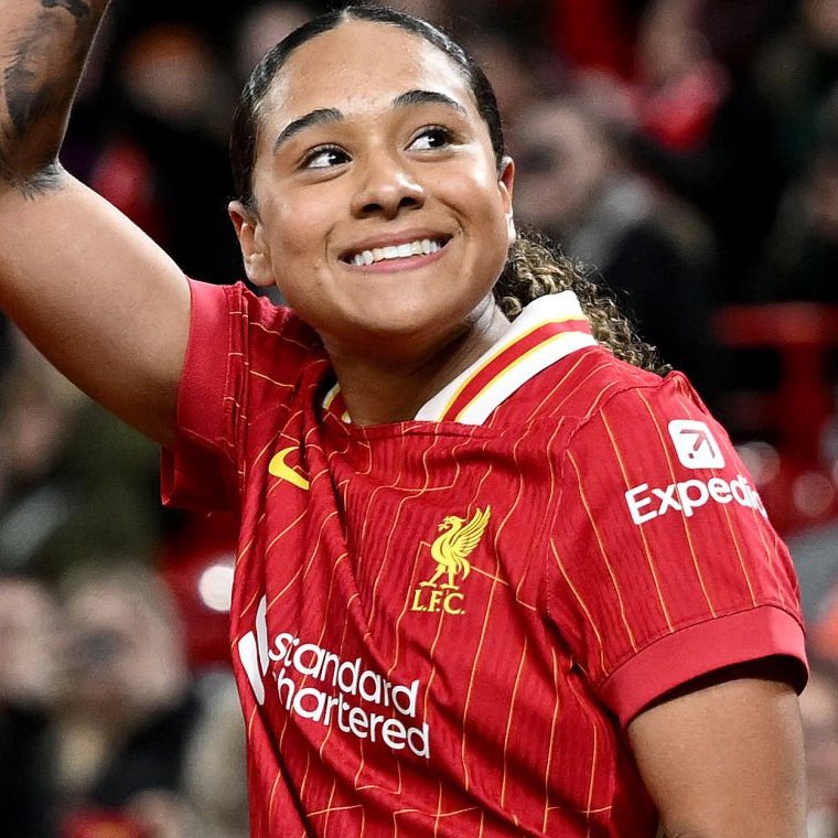 🚨 Arsenal have agreed the first £1m transfer fee in women’s football, after Liverpool accepted a world-record offer for Olivia Smith. 🤯💰 [<a href="/TomJGarry/">Tom Garry</a>]