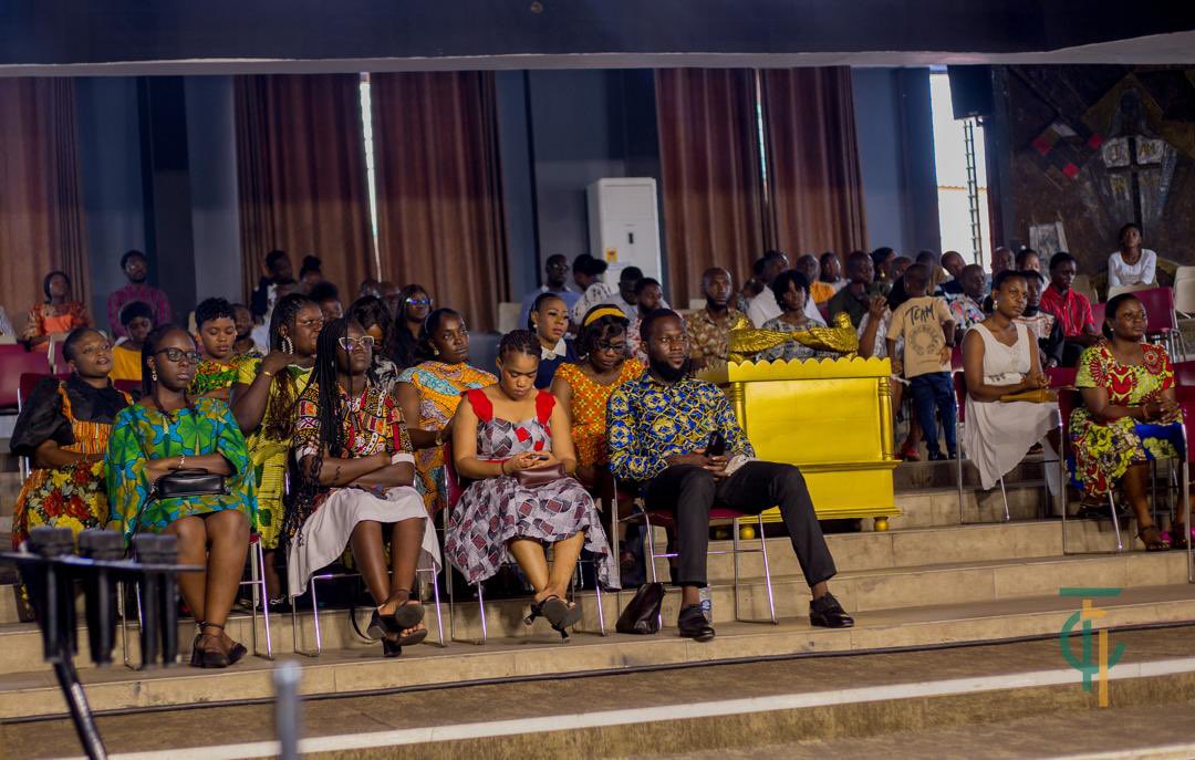 FamilyChapelHQ's tweet photo. SUNDAY SERVICE at Family Chapel International:

Bishop Dr. Victor Osei 

GOD! https://t.co/4SYui0st2G