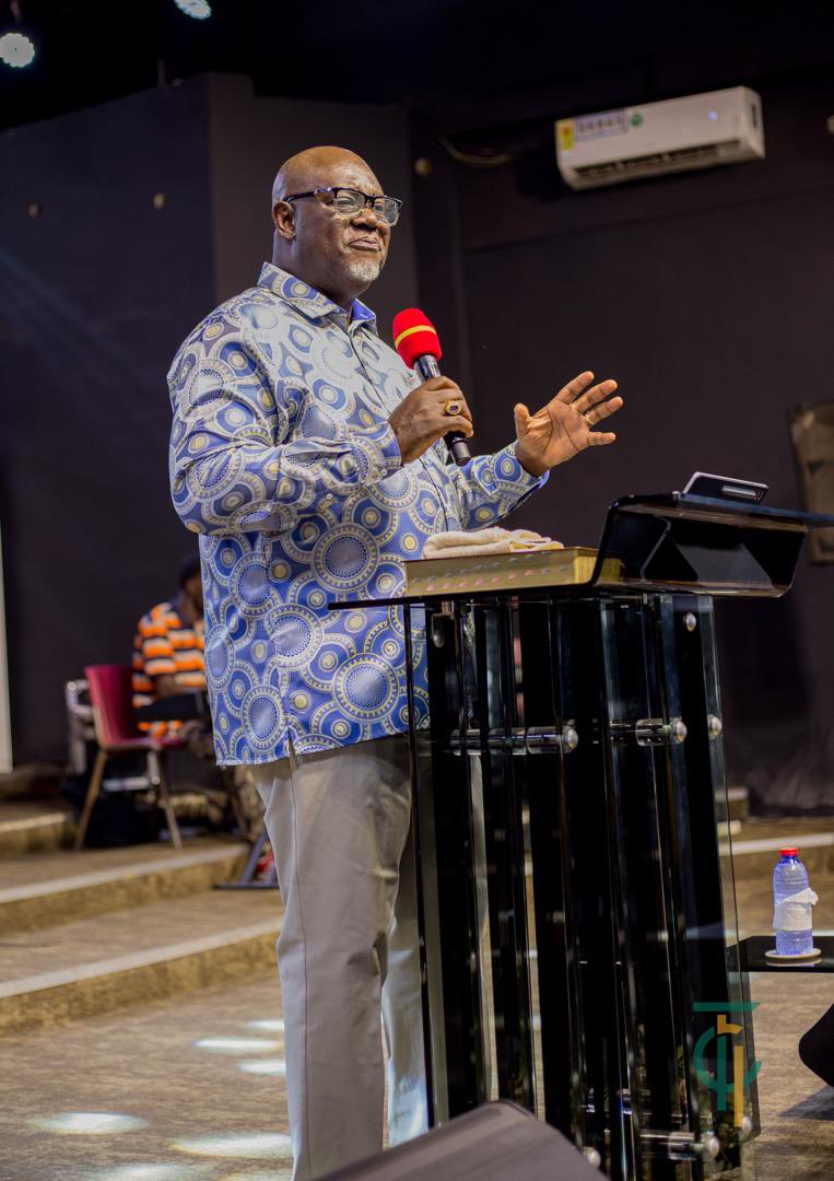 FamilyChapelHQ's tweet photo. SUNDAY SERVICE at Family Chapel International:

Bishop Dr. Victor Osei 

GOD! https://t.co/4SYui0st2G